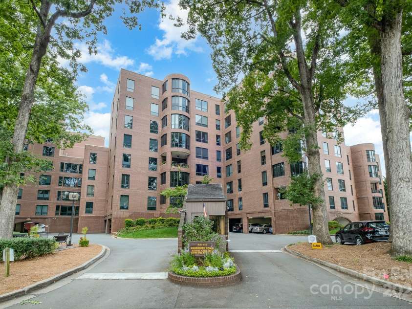 830 Cherokee Road, Charlotte, NC 28207.  MLS# CAR4278493, YatesRealty ID 26462. 