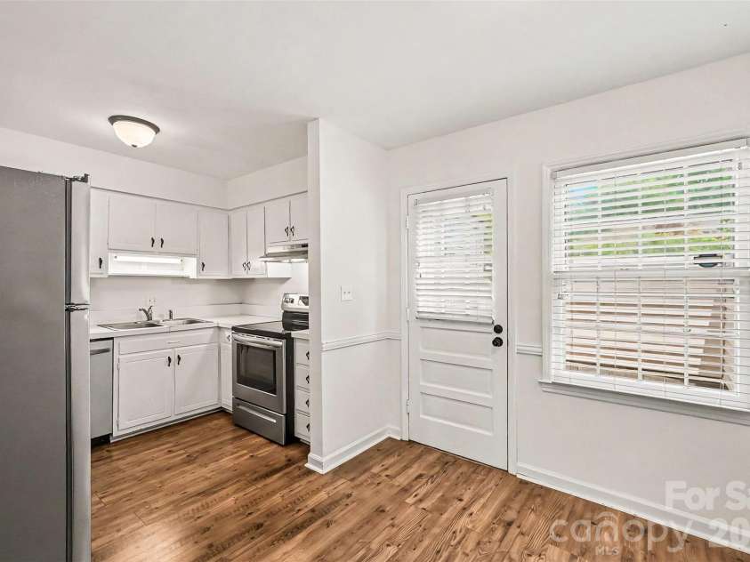 3720 Park Road, Charlotte, NC 28209.  MLS# CAR4386693, YatesRealty ID 26463. 