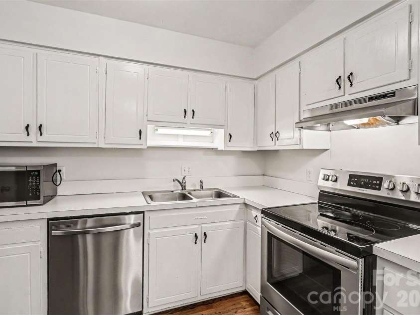 3720 Park Road, Charlotte, NC 28209.  MLS# CAR4386693, YatesRealty ID 26463. 