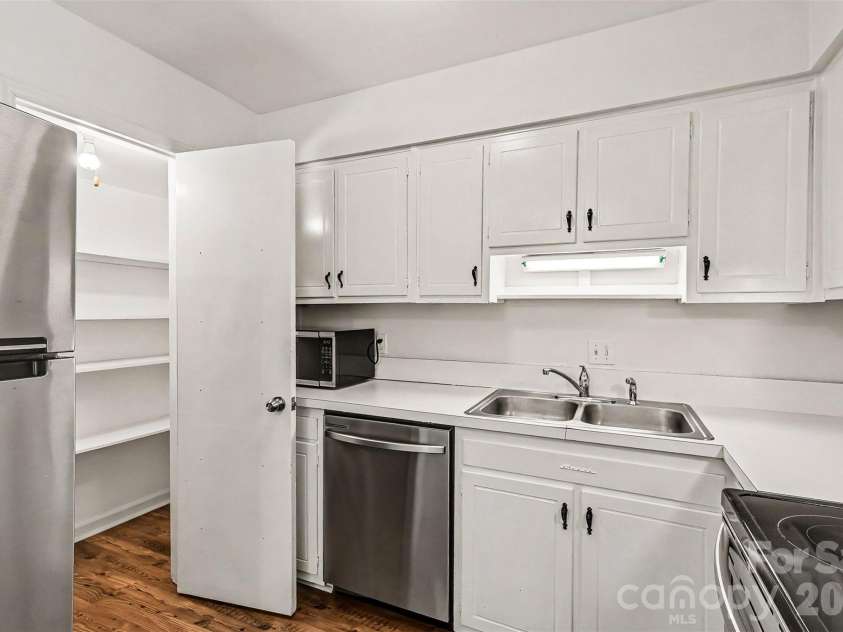 3720 Park Road, Charlotte, NC 28209.  MLS# CAR4386693, YatesRealty ID 26463. 
