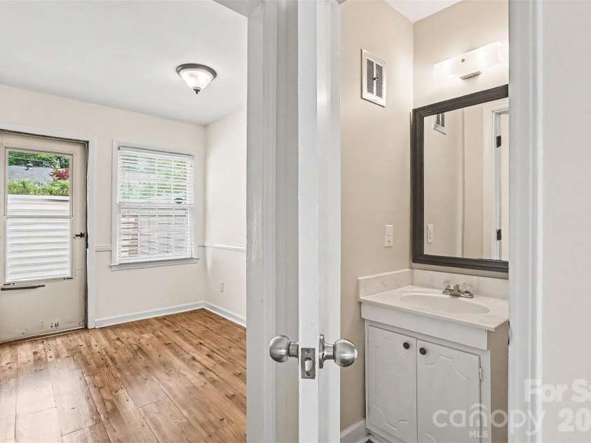 3720 Park Road, Charlotte, NC 28209.  MLS# CAR4386693, YatesRealty ID 26463. 