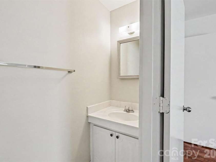 3720 Park Road, Charlotte, NC 28209.  MLS# CAR4386693, YatesRealty ID 26463. 