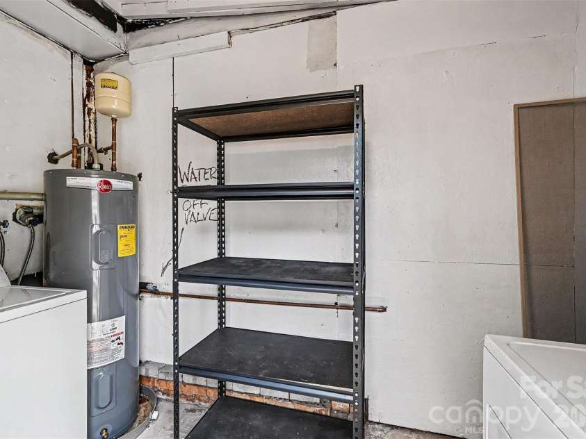 3720 Park Road, Charlotte, NC 28209.  MLS# CAR4386693, YatesRealty ID 26463. 