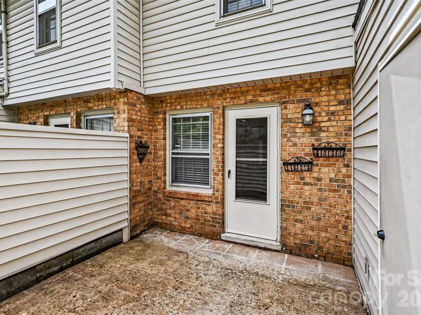 3720 Park Road, Charlotte, NC 28209.  MLS# CAR4386693, YatesRealty ID 26463. 
