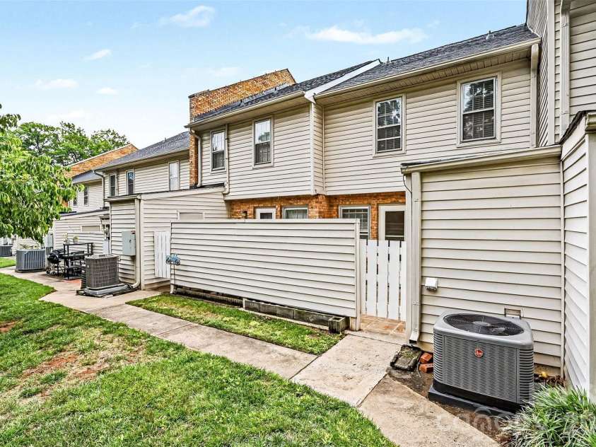 3720 Park Road, Charlotte, NC 28209.  MLS# CAR4386693, YatesRealty ID 26463. 