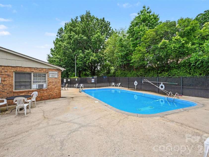 3720 Park Road, Charlotte, NC 28209.  MLS# CAR4386693, YatesRealty ID 26463. 