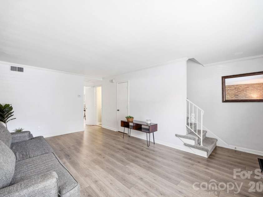 3720 Park Road, Charlotte, NC 28209.  MLS# CAR4412025, YatesRealty ID 26463. 