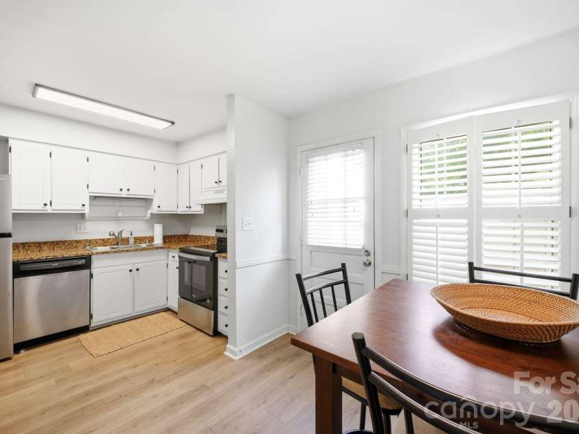 3720 Park Road, Charlotte, NC 28209.  MLS# CAR4412025, YatesRealty ID 26463. 