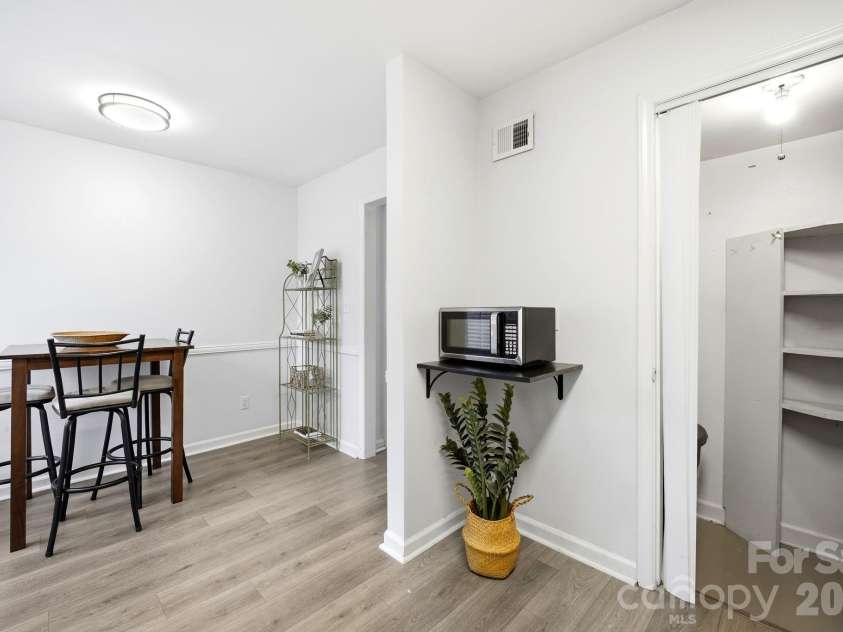 3720 Park Road, Charlotte, NC 28209.  MLS# CAR4412025, YatesRealty ID 26463. 