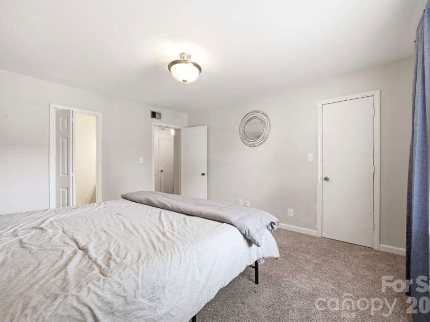3720 Park Road, Charlotte, NC 28209.  MLS# CAR4412025, YatesRealty ID 26463. 