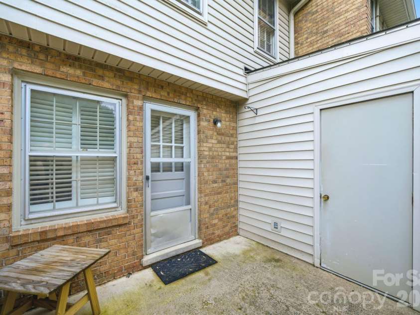 3720 Park Road, Charlotte, NC 28209.  MLS# CAR4412025, YatesRealty ID 26463. 