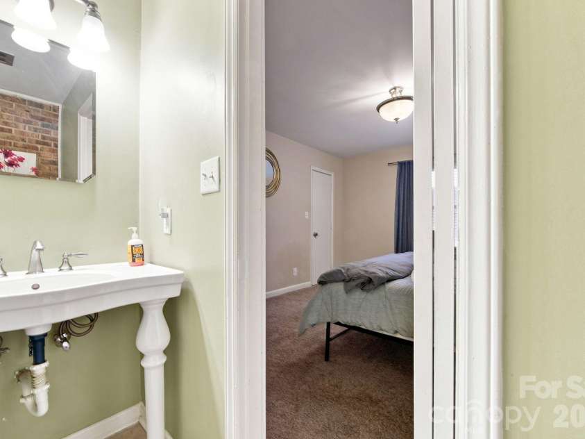 3720 Park Road, Charlotte, NC 28209.  MLS# CAR4412025, YatesRealty ID 26463. 