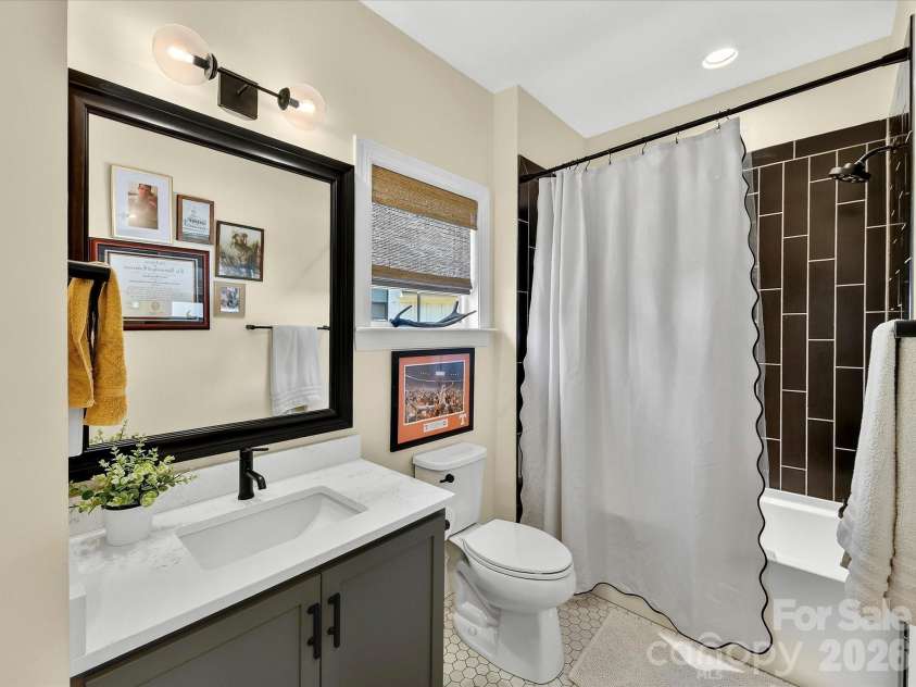 1507 Landis Avenue, Charlotte, NC 28205.  MLS# CAR4359492, YatesRealty ID 26464. 