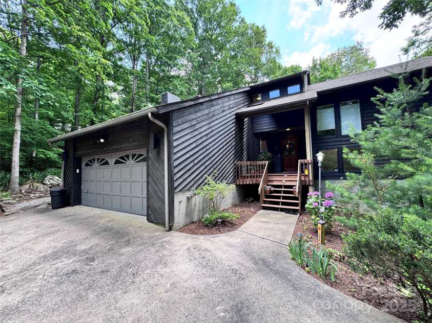 67 Cliffview Drive, Asheville, NC 28803.  MLS# CAR4267157, YatesRealty ID 26464. 