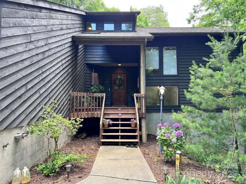 67 Cliffview Drive, Asheville, NC 28803.  MLS# CAR4267157, YatesRealty ID 26464. 