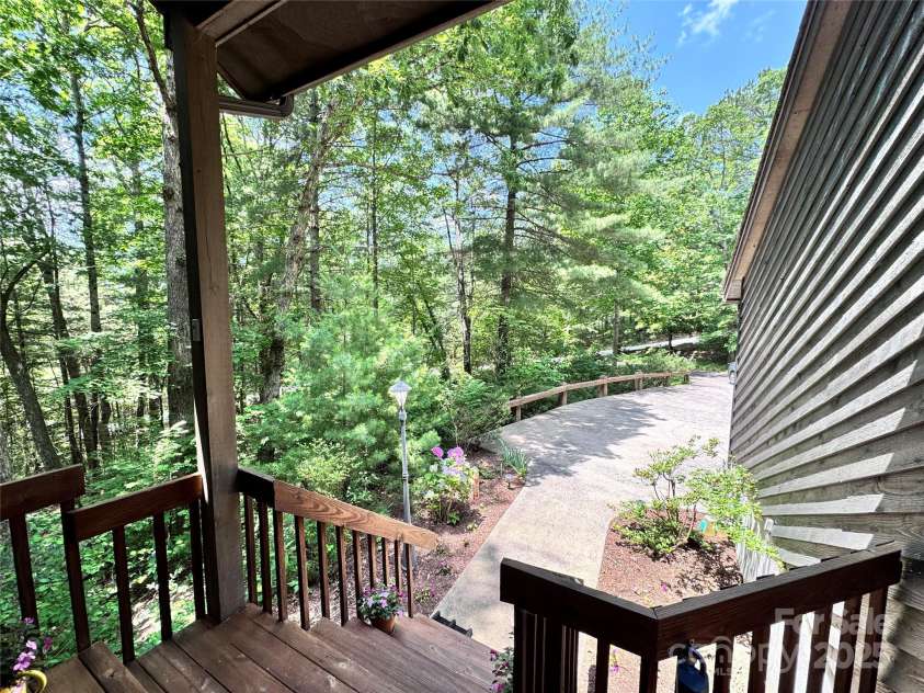 67 Cliffview Drive, Asheville, NC 28803.  MLS# CAR4267157, YatesRealty ID 26464. 