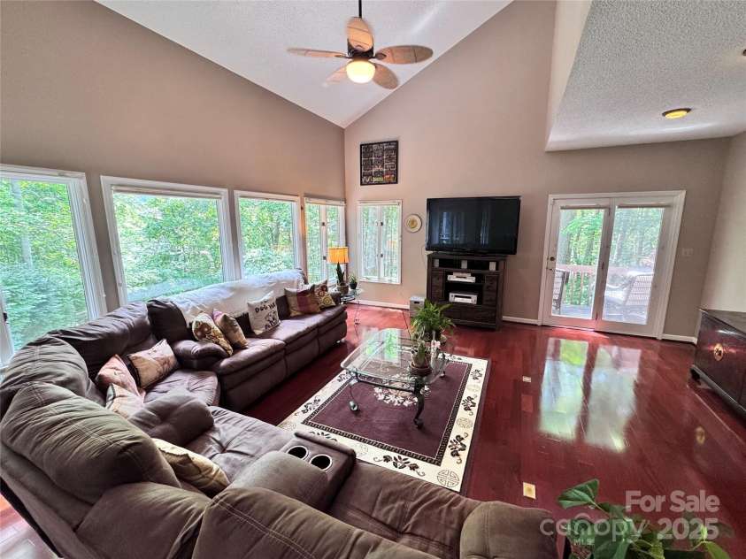 67 Cliffview Drive, Asheville, NC 28803.  MLS# CAR4267157, YatesRealty ID 26464. 