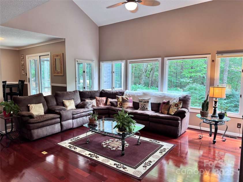 67 Cliffview Drive, Asheville, NC 28803.  MLS# CAR4267157, YatesRealty ID 26464. 