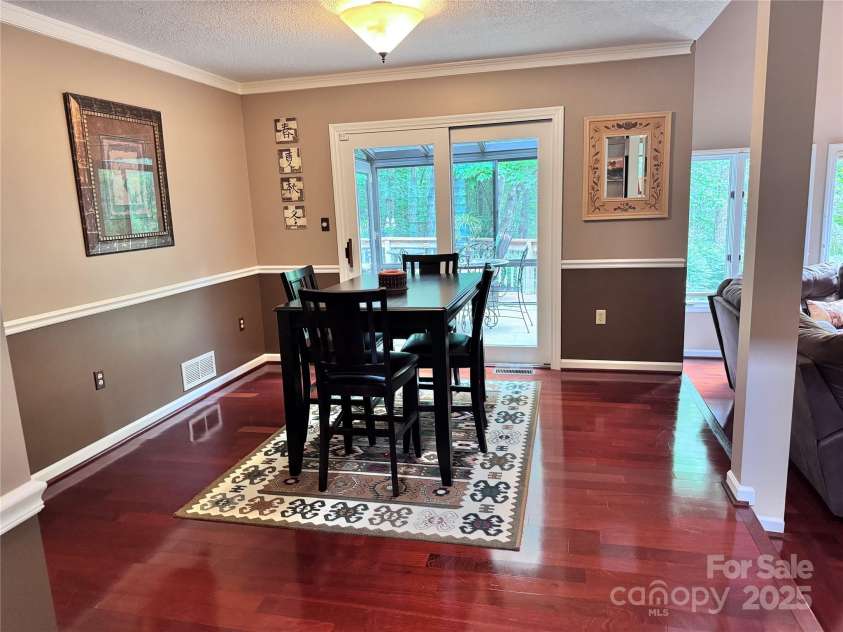 67 Cliffview Drive, Asheville, NC 28803.  MLS# CAR4267157, YatesRealty ID 26464. 