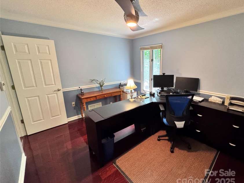 67 Cliffview Drive, Asheville, NC 28803.  MLS# CAR4267157, YatesRealty ID 26464. 