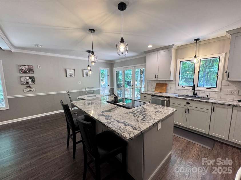 67 Cliffview Drive, Asheville, NC 28803.  MLS# CAR4267157, YatesRealty ID 26464. 