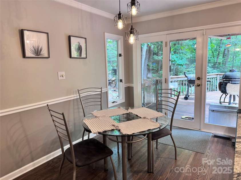 67 Cliffview Drive, Asheville, NC 28803.  MLS# CAR4267157, YatesRealty ID 26464. 