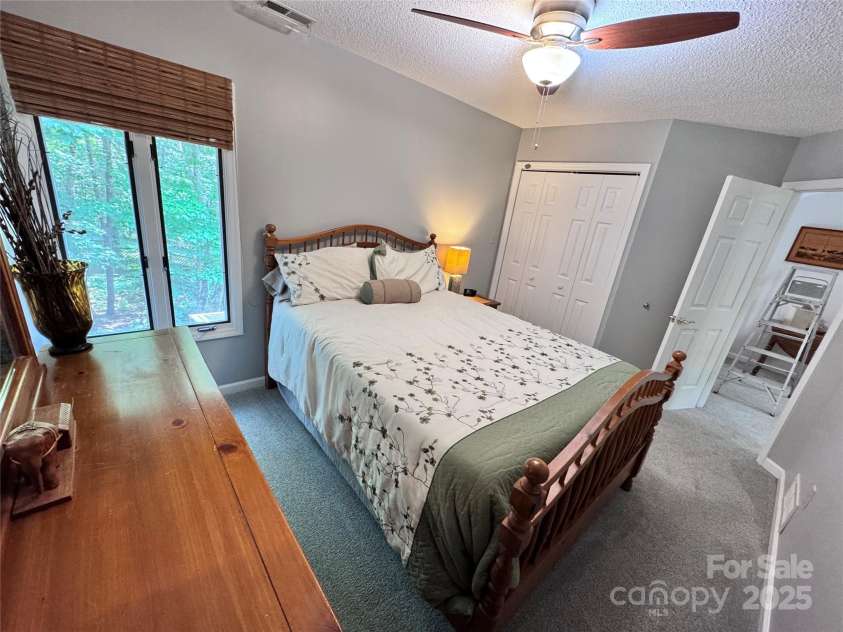 67 Cliffview Drive, Asheville, NC 28803.  MLS# CAR4267157, YatesRealty ID 26464. 