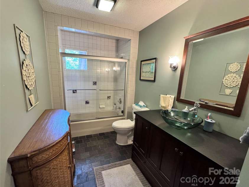 67 Cliffview Drive, Asheville, NC 28803.  MLS# CAR4267157, YatesRealty ID 26464. 