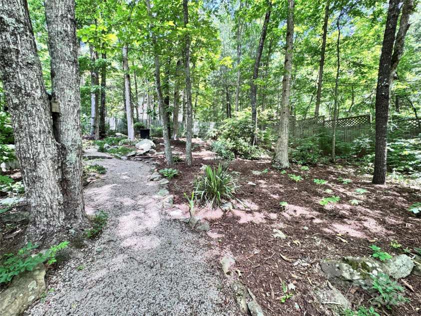 67 Cliffview Drive, Asheville, NC 28803.  MLS# CAR4267157, YatesRealty ID 26464. 