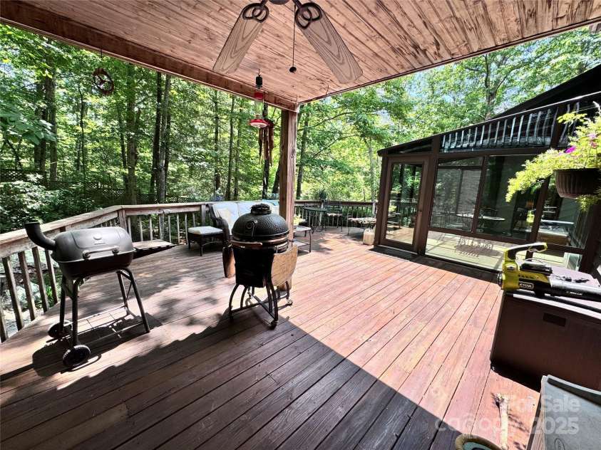 67 Cliffview Drive, Asheville, NC 28803.  MLS# CAR4267157, YatesRealty ID 26464. 