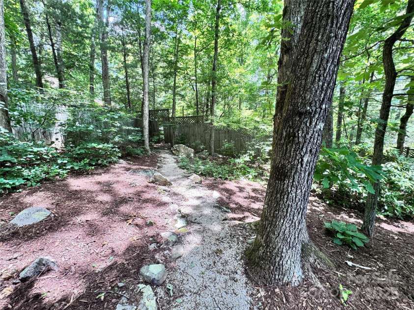 67 Cliffview Drive, Asheville, NC 28803.  MLS# CAR4267157, YatesRealty ID 26464. 