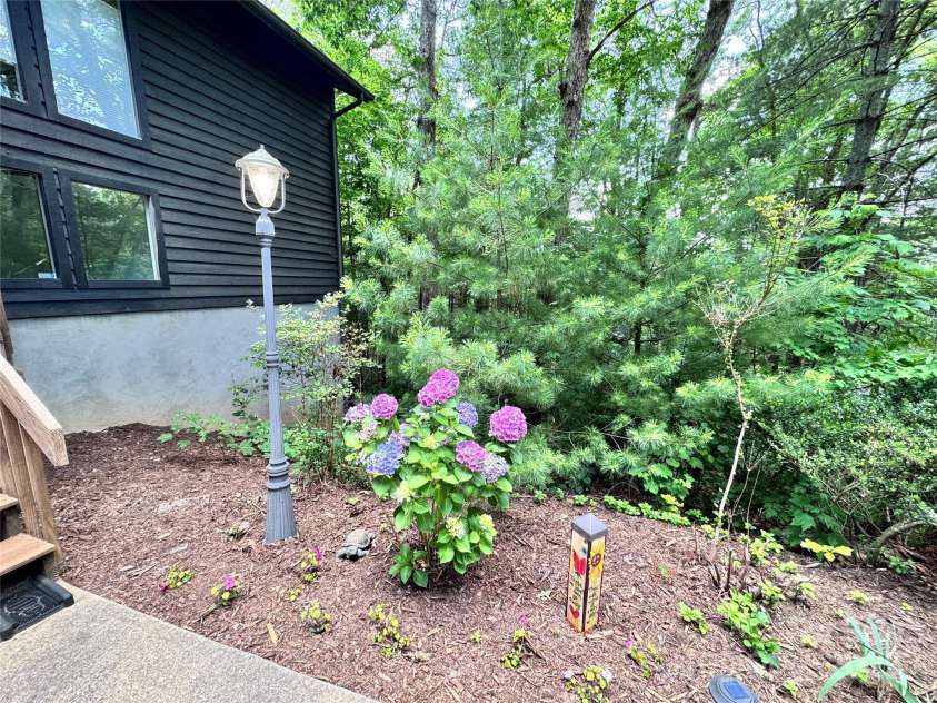 67 Cliffview Drive, Asheville, NC 28803.  MLS# CAR4267157, YatesRealty ID 26464. 