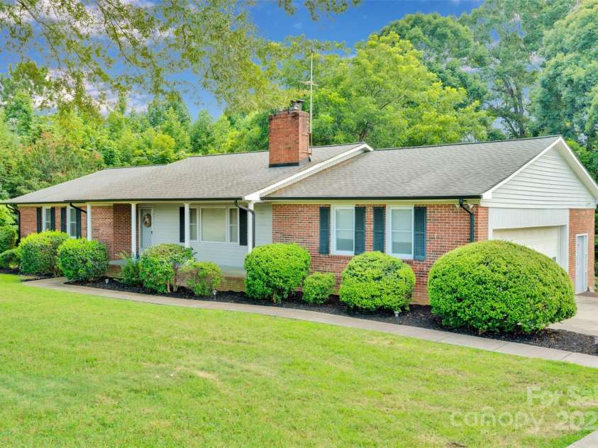 2376 Charlotte Highway, Mooresville, NC 28117.  MLS# CAR4279227, YatesRealty ID 26465. 