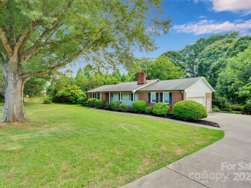 2376 Charlotte Highway, Mooresville, NC 28117.  MLS# CAR4279227, YatesRealty ID 26465. 
