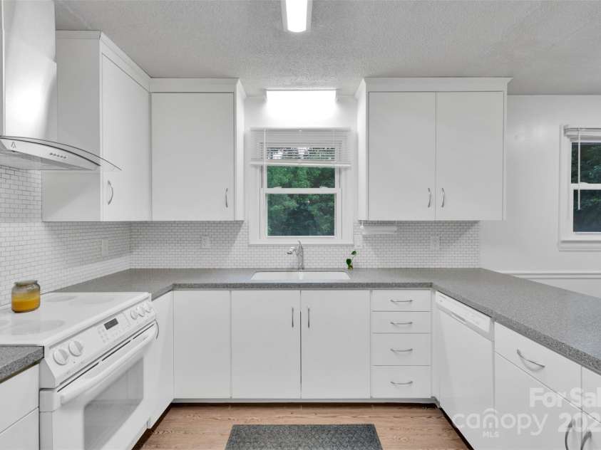 2376 Charlotte Highway, Mooresville, NC 28117.  MLS# CAR4279227, YatesRealty ID 26465. 