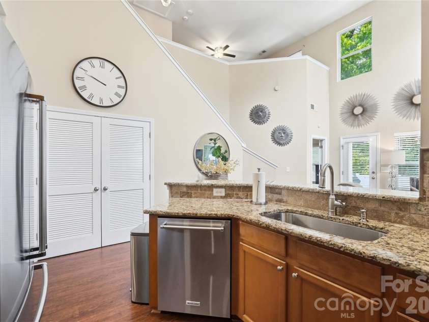 4613 Craigmoss Lane, Charlotte, NC 28278.  MLS# CAR4377907, YatesRealty ID 26465. 