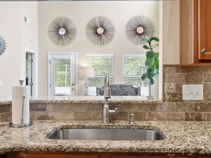 4613 Craigmoss Lane, Charlotte, NC 28278.  MLS# CAR4377907, YatesRealty ID 26465. 