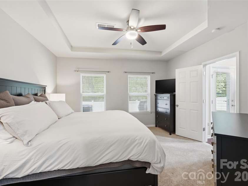 4613 Craigmoss Lane, Charlotte, NC 28278.  MLS# CAR4377907, YatesRealty ID 26465. 