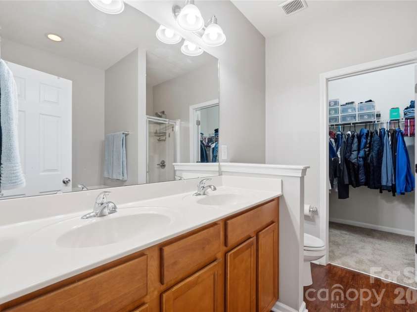 4613 Craigmoss Lane, Charlotte, NC 28278.  MLS# CAR4377907, YatesRealty ID 26465. 