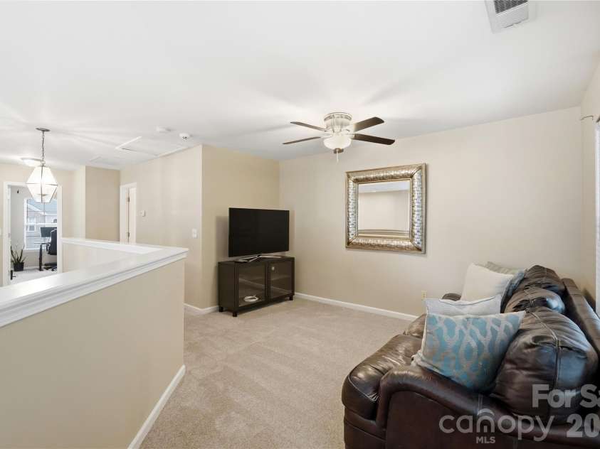 4613 Craigmoss Lane, Charlotte, NC 28278.  MLS# CAR4377907, YatesRealty ID 26465. 
