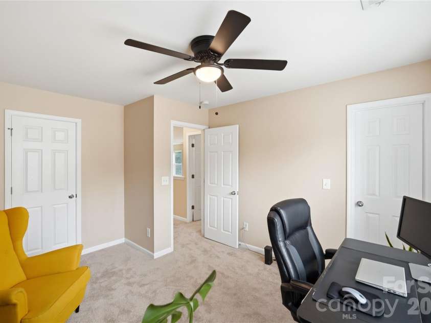 4613 Craigmoss Lane, Charlotte, NC 28278.  MLS# CAR4377907, YatesRealty ID 26465. 