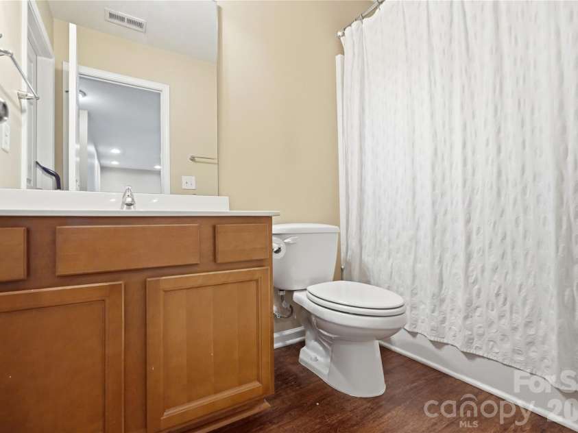 4613 Craigmoss Lane, Charlotte, NC 28278.  MLS# CAR4377907, YatesRealty ID 26465. 