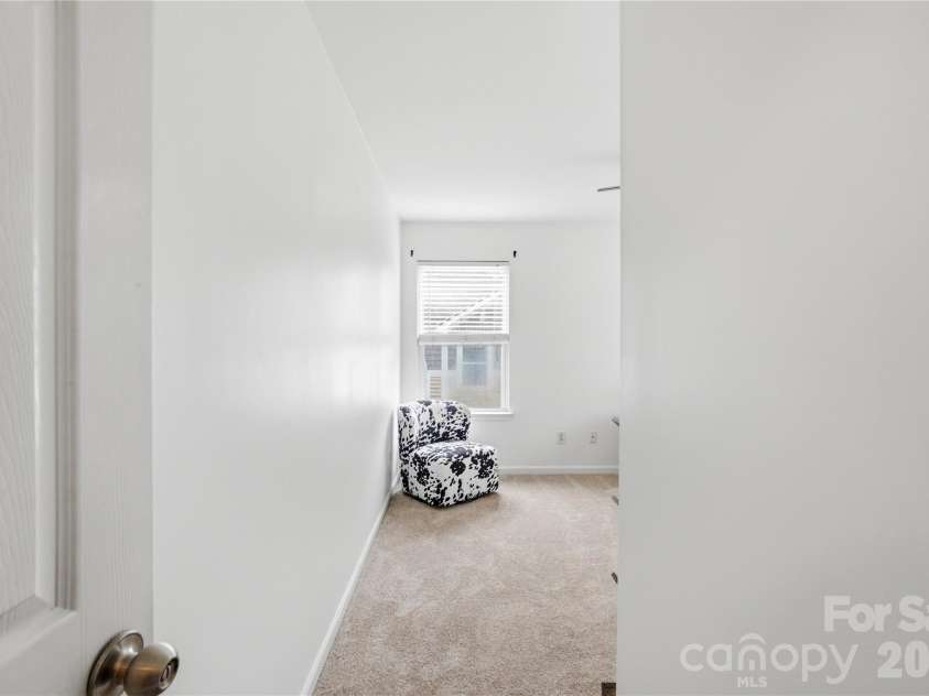 4613 Craigmoss Lane, Charlotte, NC 28278.  MLS# CAR4377907, YatesRealty ID 26465. 