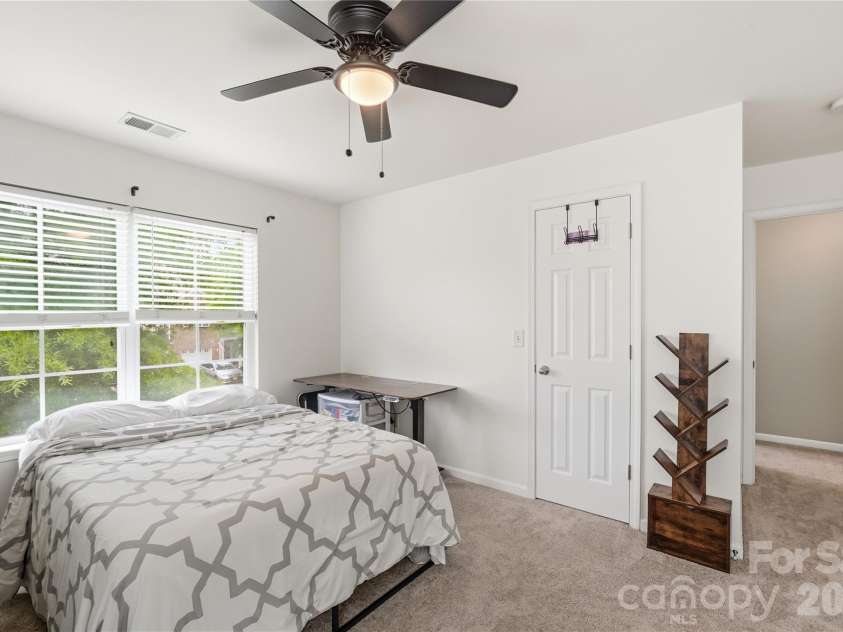 4613 Craigmoss Lane, Charlotte, NC 28278.  MLS# CAR4377907, YatesRealty ID 26465. 
