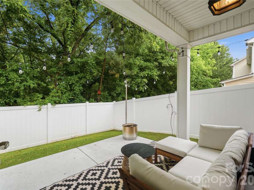 4613 Craigmoss Lane, Charlotte, NC 28278.  MLS# CAR4377907, YatesRealty ID 26465. 