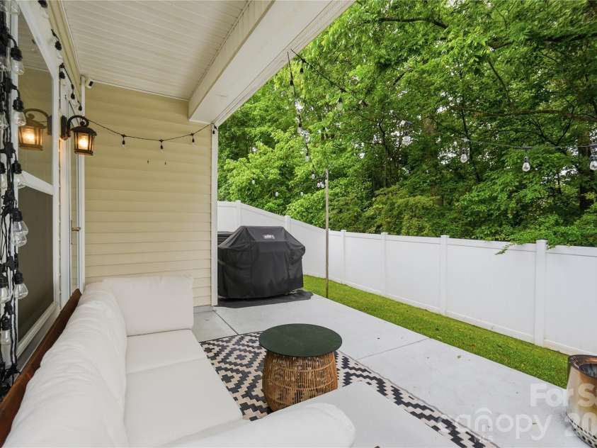 4613 Craigmoss Lane, Charlotte, NC 28278.  MLS# CAR4377907, YatesRealty ID 26465. 