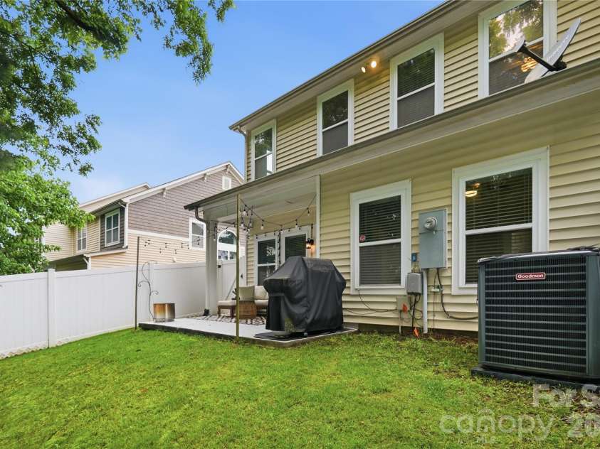 4613 Craigmoss Lane, Charlotte, NC 28278.  MLS# CAR4377907, YatesRealty ID 26465. 