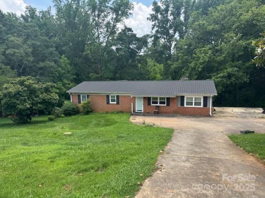 2116 Dana Place, Shelby, NC 28152.  MLS# CAR4270955, YatesRealty ID 26466. 