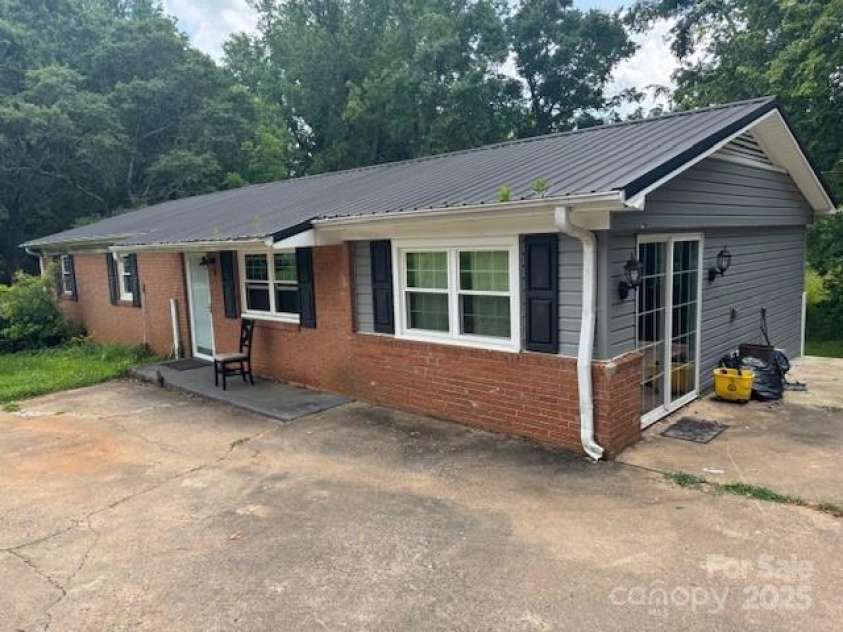 2116 Dana Place, Shelby, NC 28152.  MLS# CAR4270955, YatesRealty ID 26466. 