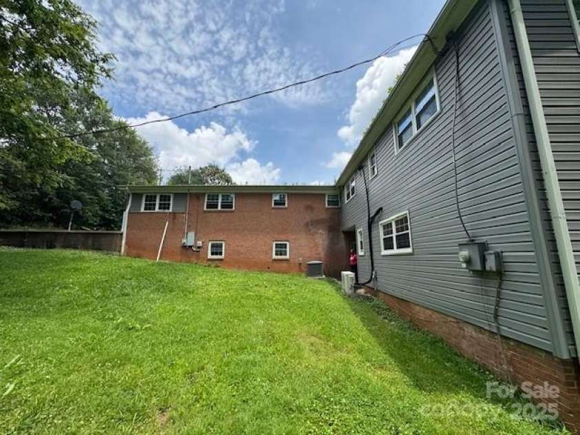 2116 Dana Place, Shelby, NC 28152.  MLS# CAR4270955, YatesRealty ID 26466. 